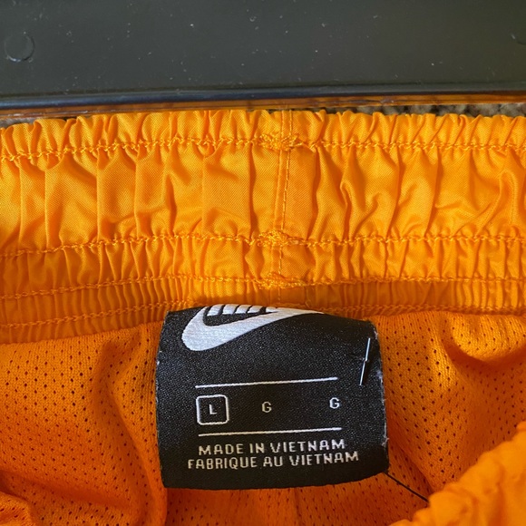 Nike Throw Back Shorts - Picture 3 of 3